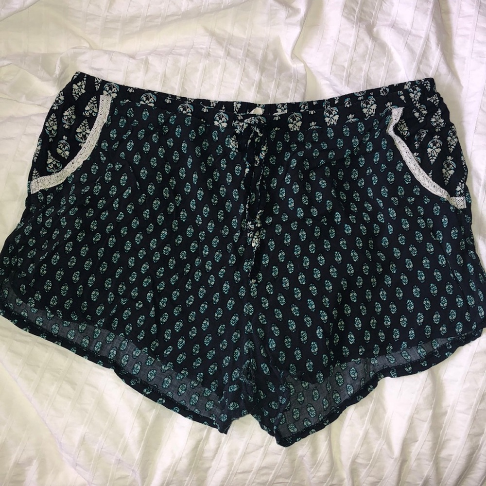 flowy shorts - Picture 1 of 2